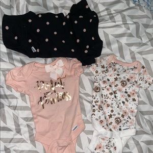 Set of Onesies size Preemie